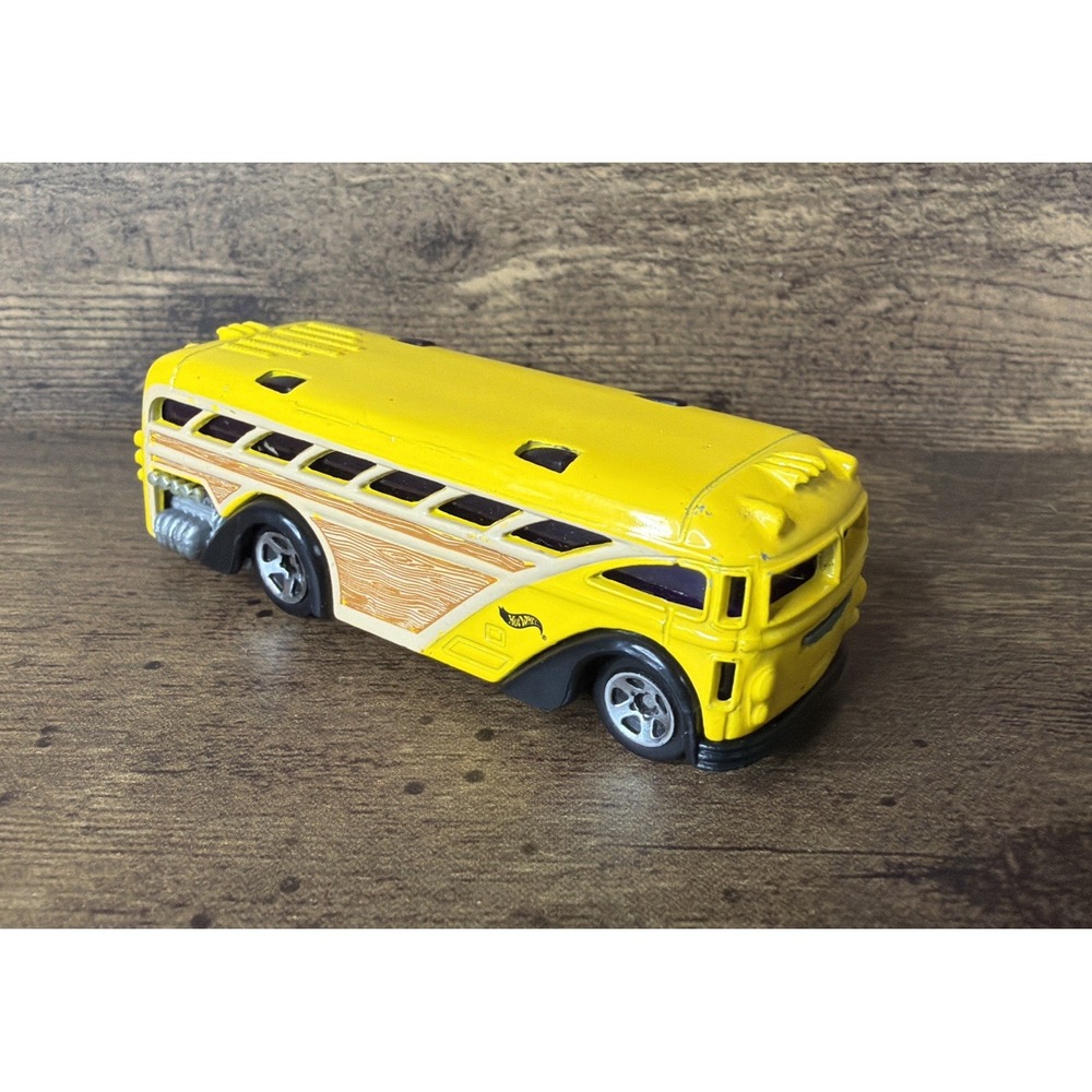 2000 Hot Wheels SURFIN SCHOOL BUS - Yellow 1:64 Fast And Safe Shipping Clean